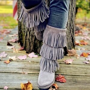 NIB Minnetonka - Gray Suede Fringe Boots